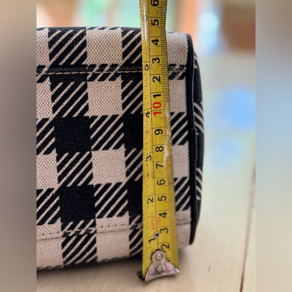 Dooney & Bourke Black and White Satchel with Timeless Elegance - Picture 6 of 12